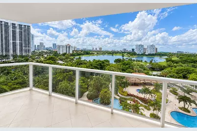 20281 E Country Club Dr #809, Aventura, FL 33180 - Photo 1