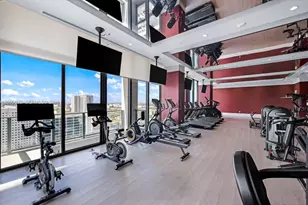 11 NE 6th St, Miami, FL 33132 - Photo 32