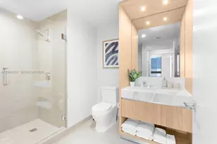 11 NE 6th St, Miami, FL 33132 - Photo 22