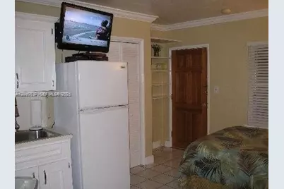 330 Coolidge St #2, Hollywood, FL 33019 - Photo 2