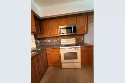 112 Lake Emerald Dr #109, Oakland Park, FL 33309 - Photo 2