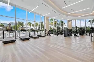 2411 Laguna Cir, Miami, FL 33180 - Photo 10