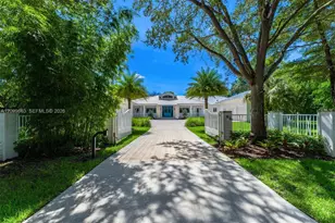 7900 SW 118th St, Pinecrest, FL 33156 - Photo 2