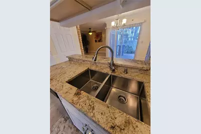 12060 NW 13th St, Pembroke Pines, FL 33026 - Photo 6