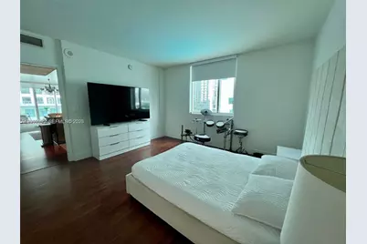500 Brickell Ave #1410, Miami, FL 33131 - Photo 10