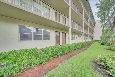 101 SW 132nd Way #104J, Pembroke Pines, FL 33027 - Photo 4