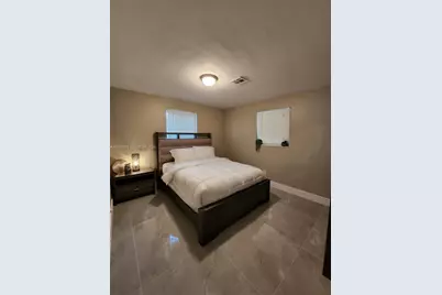 5650 NE 8th Ave, Oakland Park, FL 33334 - Photo 6