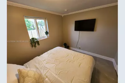 5650 NE 8th Ave, Oakland Park, FL 33334 - Photo 4