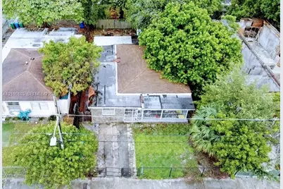 1085 NW 25th St, Miami, FL 33127 - Photo 6