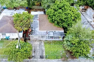 1085 NW 25th St, Miami, FL 33127 - Photo 6