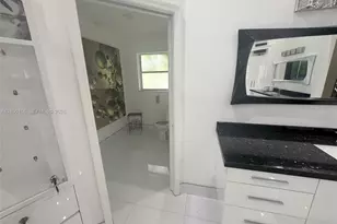 15240 S Laurel Ln S, Pembroke Pines, FL 33027 - Photo 40