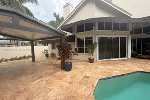 15240 S Laurel Ln S, Pembroke Pines, FL 33027 - Photo 6