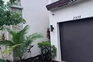 20658 NE 2nd Ct, Miami, FL 33179 - Photo 2