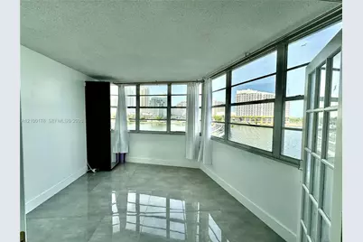 801 Brickell Bay Dr #570, Miami, FL 33131 - Photo 10