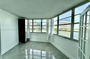 801 Brickell Bay Dr, Miami, FL 33131 - Photo 10