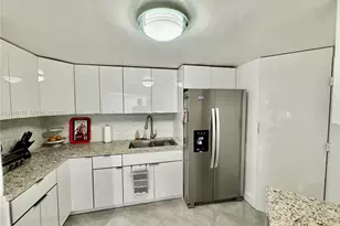 801 Brickell Bay Dr, Miami, FL 33131 - Photo 2