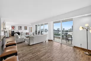 7000 Island Blvd, Aventura, FL 33160 - Photo 14