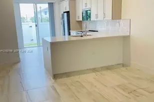164 SW 171st Ln, Pembroke Pines, FL 33027 - Photo 2