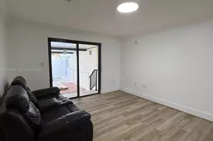 720 NW 19th Ct, Miami, FL 33125 - Photo 2