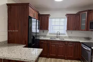 720 NW 19th Ct, Miami, FL 33125 - Photo 6