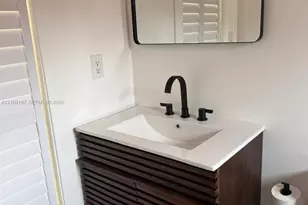 720 NW 19th Ct, Miami, FL 33125 - Photo 10