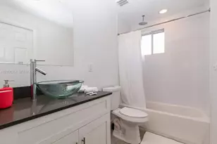 427 NW 34th St, Miami, FL 33127 - Photo 10