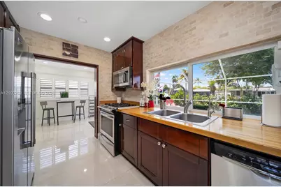 31 SE 12th St, Pompano Beach, FL 33060 - Photo 12