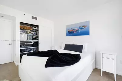 1621 Bay Rd #901, Miami Beach, FL 33139 - Photo 18