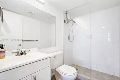 1621 Bay Rd #901, Miami Beach, FL 33139 - Photo 16