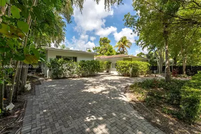 8 Pinta Rd, Miami, FL 33133 - Photo 2