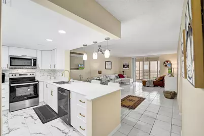 424 SE 10th St #204, Dania Beach, FL 33004 - Photo 2