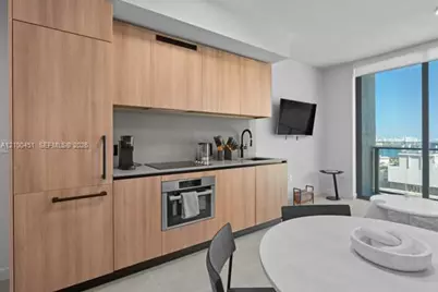 121 NE 5th St #1813, Miami, FL 33132 - Photo 2