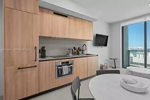 121 NE 5th St, Miami, FL 33132 - Photo 2