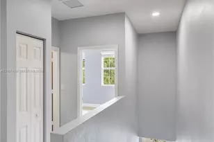 946 SW 147th Ave, Pembroke Pines, FL 33027 - Photo 32