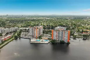 1351 NE Miami Gardens Dr, Miami, FL 33179 - Photo 46