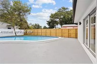 916 SW 7th Ave, Hallandale Beach, FL 33009 - Photo 8