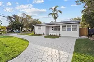 916 SW 7th Ave, Hallandale Beach, FL 33009 - Photo 2