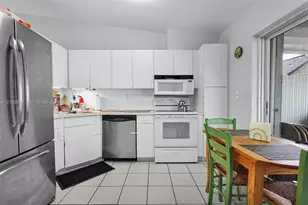 7677 NW 180th Terrace, Hialeah, FL 33015 - Photo 18