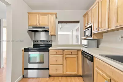 1000 Parkview Dr #627, Hallandale Beach, FL 33009 - Photo 4