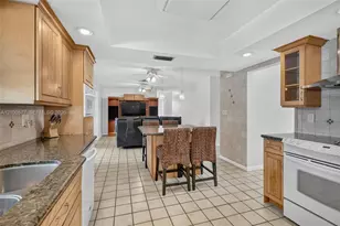 5921 SW 15th St, Plantation, FL 33317 - Photo 10