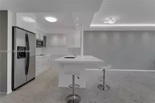 325 S Biscayne Blvd, Miami, FL 33131 - Photo 10