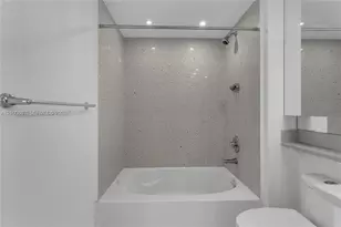 325 S Biscayne Blvd, Miami, FL 33131 - Photo 16