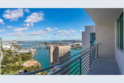 325 S Biscayne Blvd #4318, Miami, FL 33131 - Photo 2