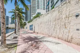 325 S Biscayne Blvd, Miami, FL 33131 - Photo 20