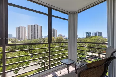 20400 W Country Club Dr #605, Aventura, FL 33180 - Photo 4