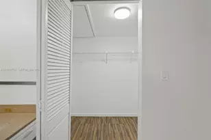 1128 N Hiatus Rd, Pembroke Pines, FL 33026 - Photo 16