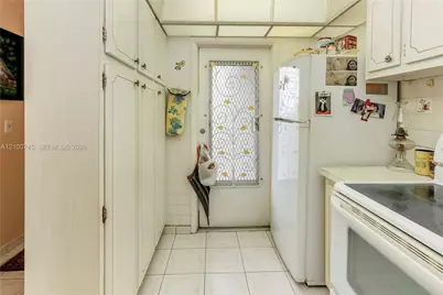 440 Paradise Isle Blvd #107, Hallandale Beach, FL 33009 - Photo 14