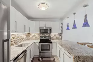 1020 Meridian Ave, Miami Beach, FL 33139 - Photo 2