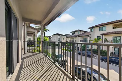 8373 NW 49th St, Doral, FL 33166 - Photo 30