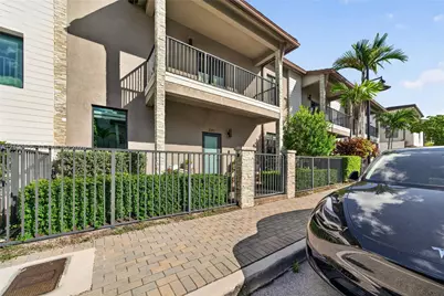 8373 NW 49th St, Doral, FL 33166 - Photo 6